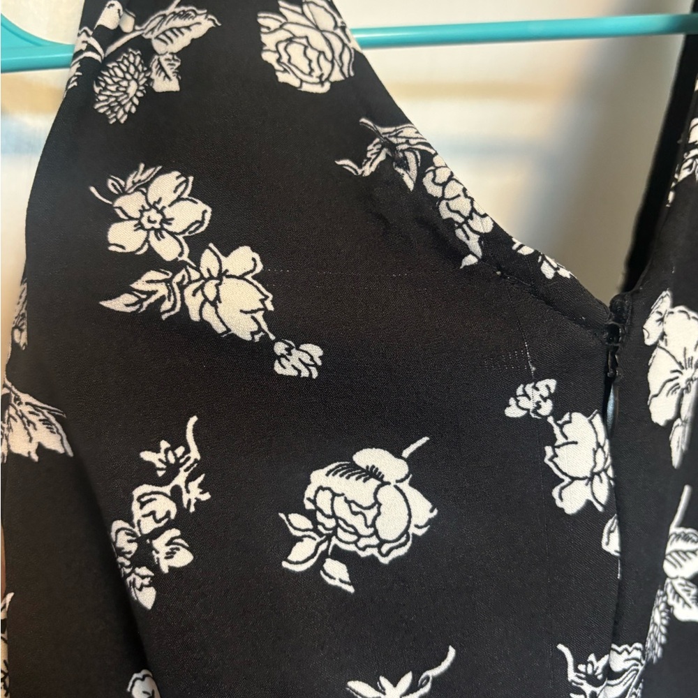 Loft Romper With Pockets - Picture 5 of 5